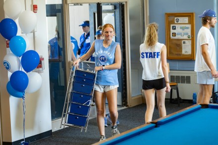 Students helping new students move in to residence hall.